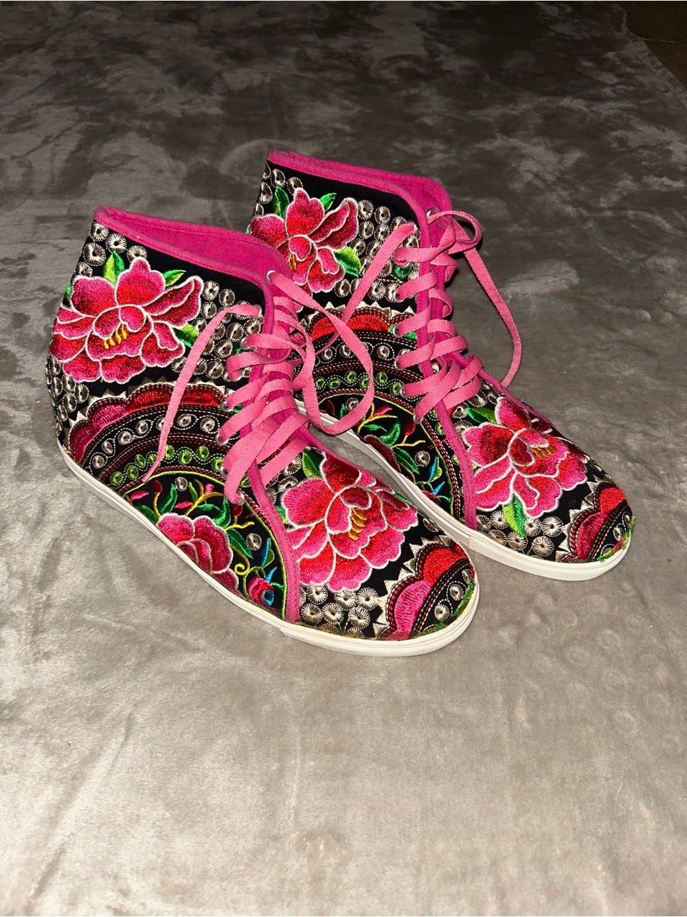 Embroidered Pink Floral High-Top Sneakers approx Mens 13